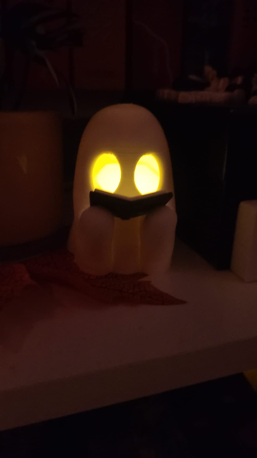 Geist Lesend / Reading Ghost / Boos