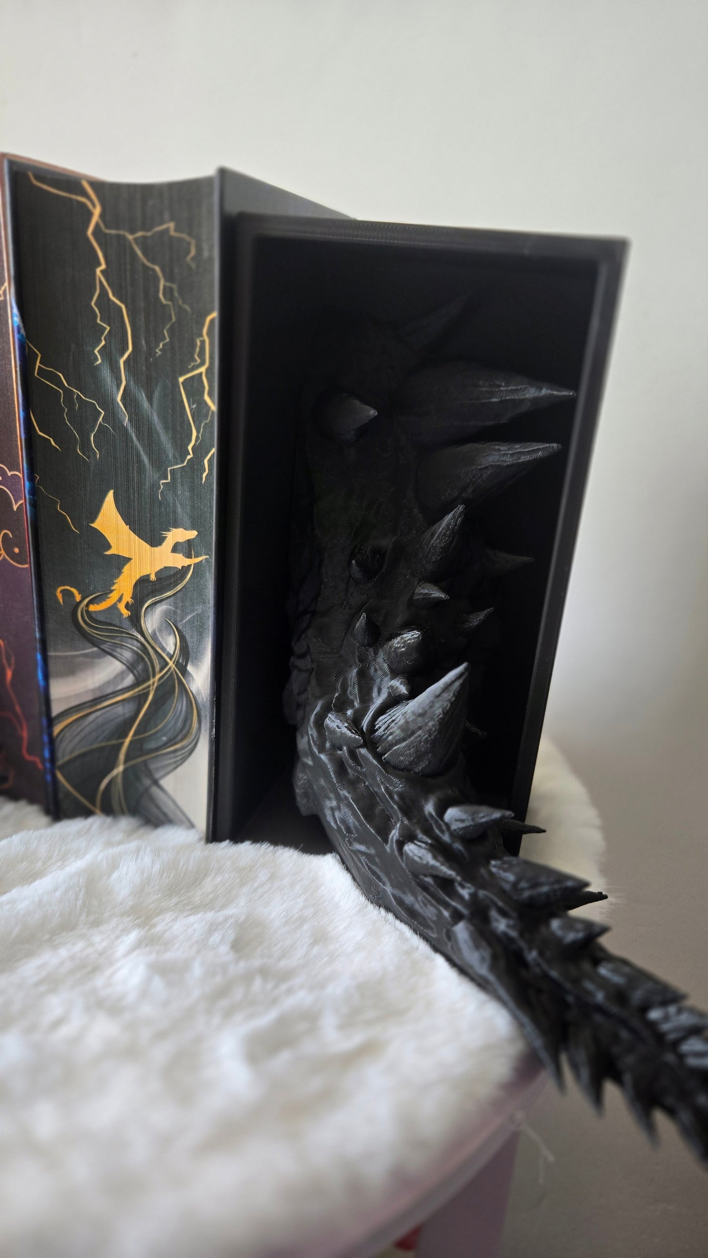 Klassischer Drache – Booknox | Drachen Buchstütze