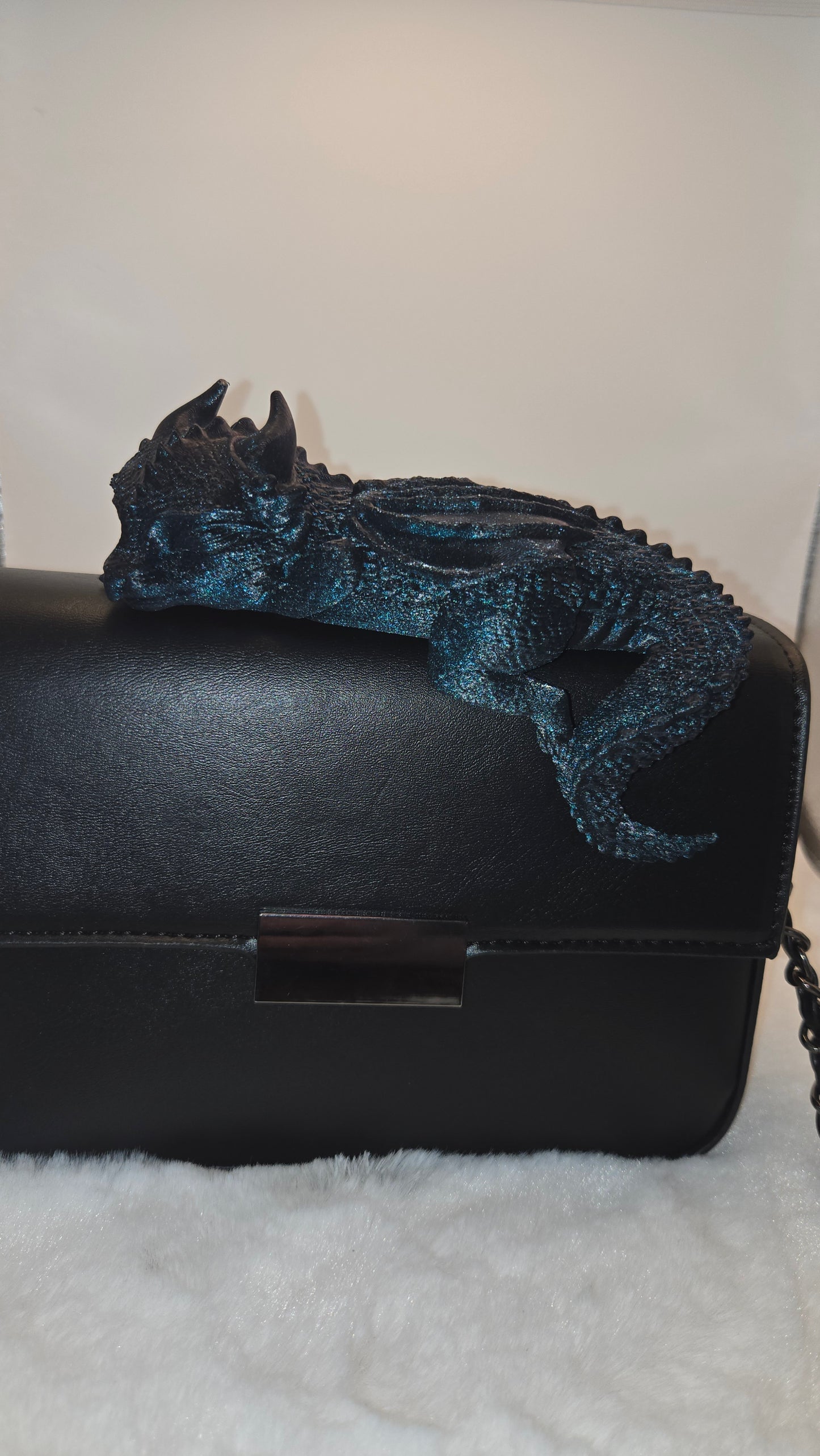 Drachen Statement Tasche – Abnehmbarer Kantenhocker