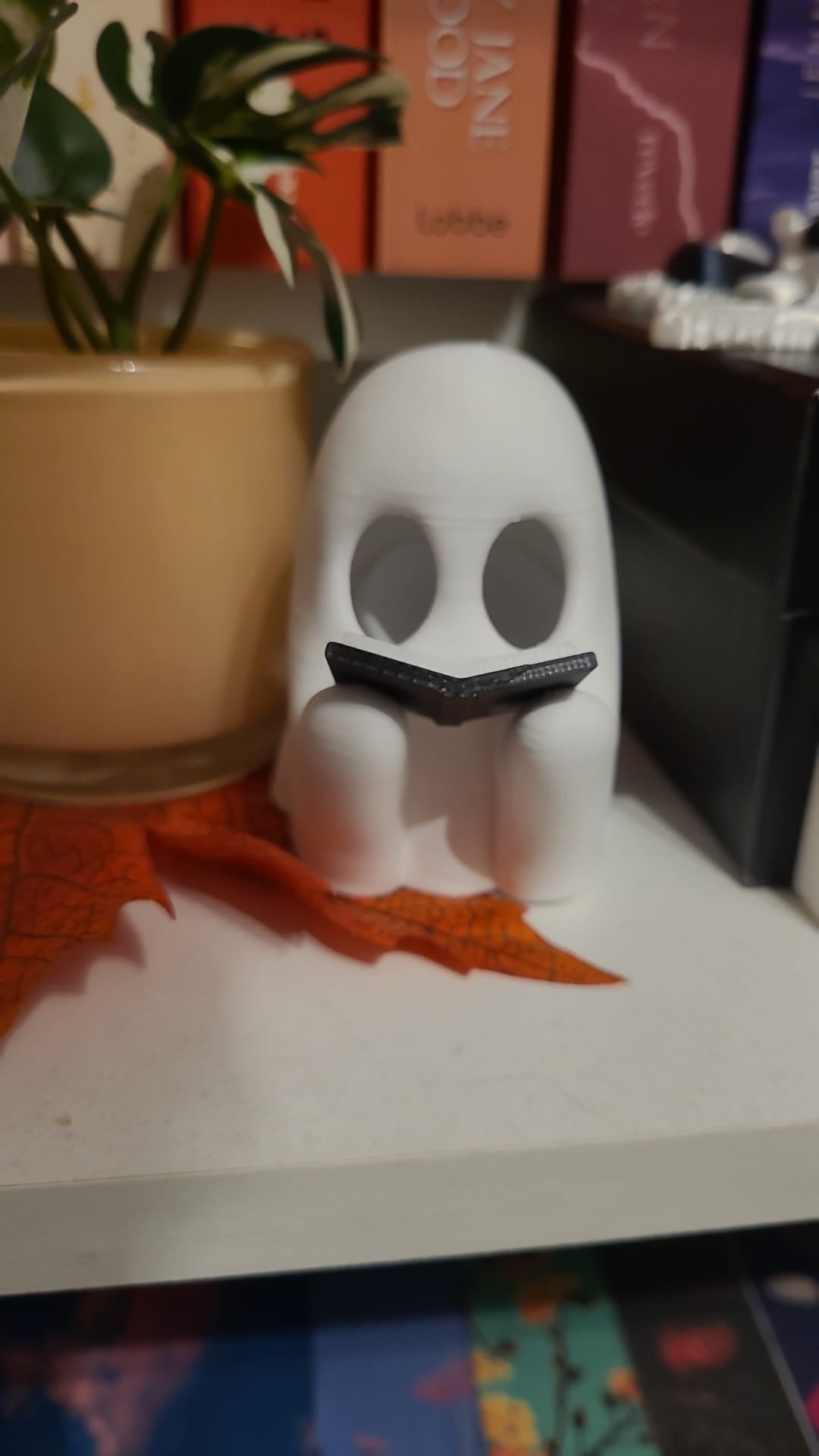 Geist Lesend / Reading Ghost / Boos